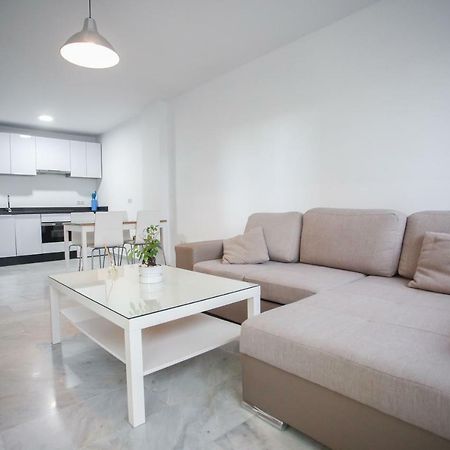 Apartamento En La Carihuela Con Piscina Y Parking, Al Lado De La Playa Lejlighed Torremolinos Eksteriør billede