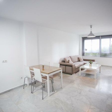 Apartamento En La Carihuela Con Piscina Y Parking, Al Lado De La Playa Lejlighed Torremolinos Eksteriør billede