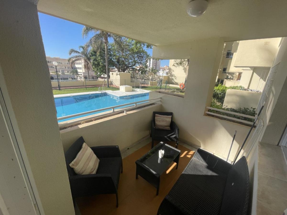 Apartamento En La Carihuela Con Piscina Y Parking, Al Lado De La Playa Lejlighed Torremolinos Eksteriør billede