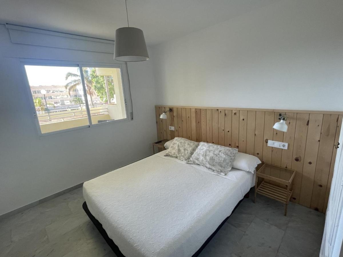 Apartamento En La Carihuela Con Piscina Y Parking, Al Lado De La Playa Lejlighed Torremolinos Eksteriør billede