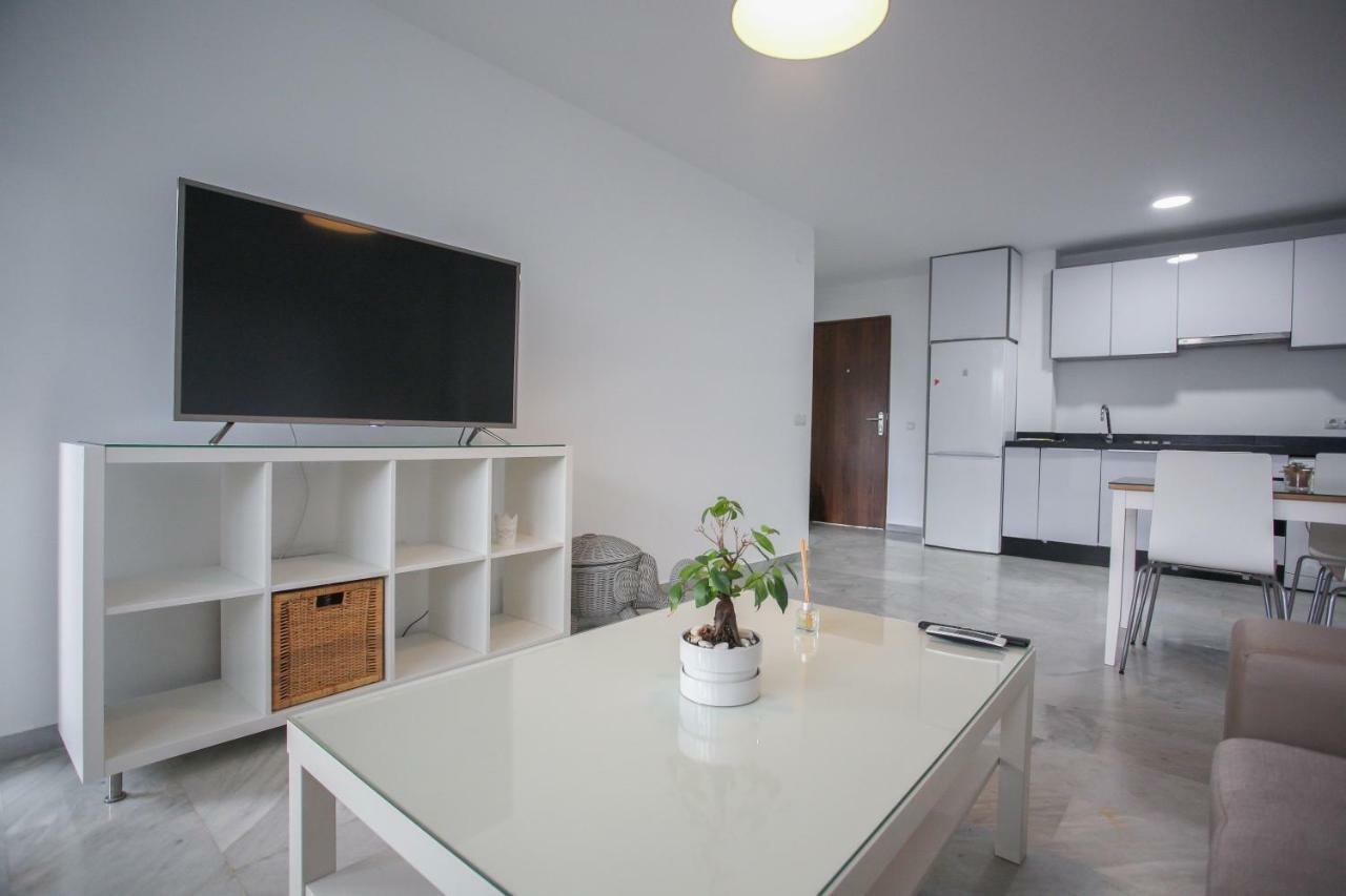 Apartamento En La Carihuela Con Piscina Y Parking, Al Lado De La Playa Lejlighed Torremolinos Eksteriør billede