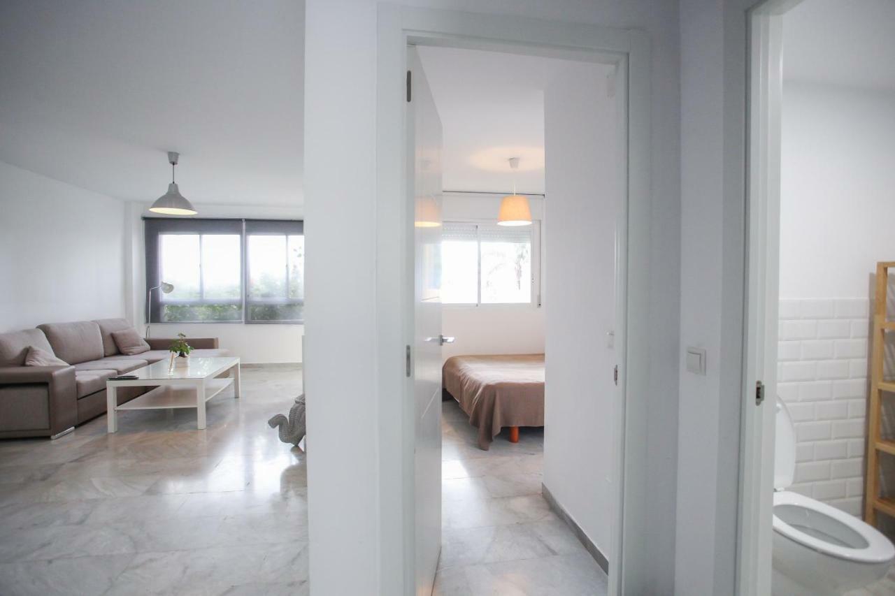 Apartamento En La Carihuela Con Piscina Y Parking, Al Lado De La Playa Lejlighed Torremolinos Eksteriør billede