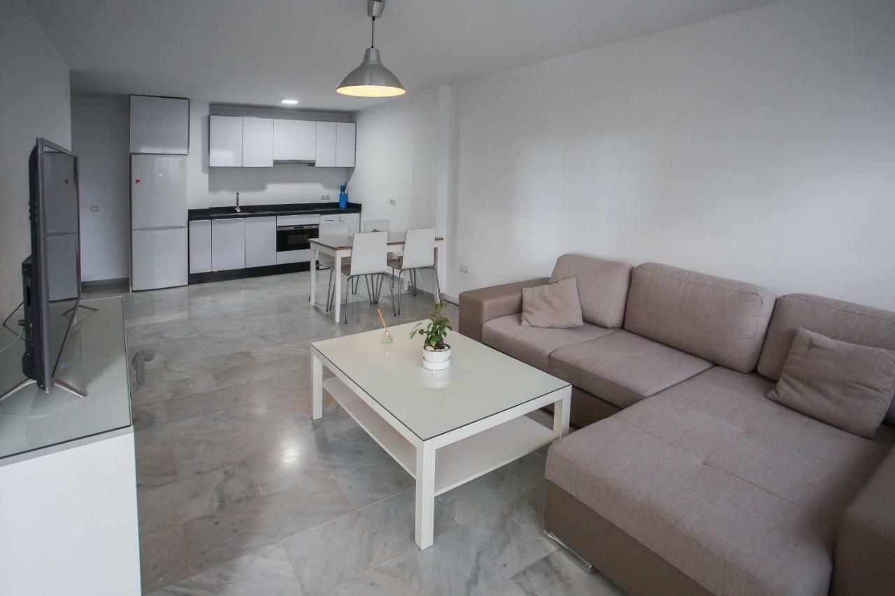 Apartamento En La Carihuela Con Piscina Y Parking, Al Lado De La Playa Lejlighed Torremolinos Eksteriør billede